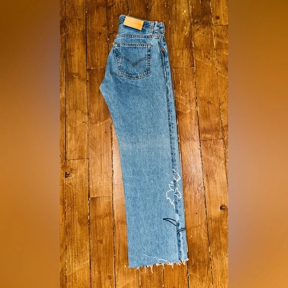 $548 Bliss And Mischief 💐 Wildflower Embroidered Cropped Jeans 🌸 Size 26 🌼 RARE - Picture 8 of 11